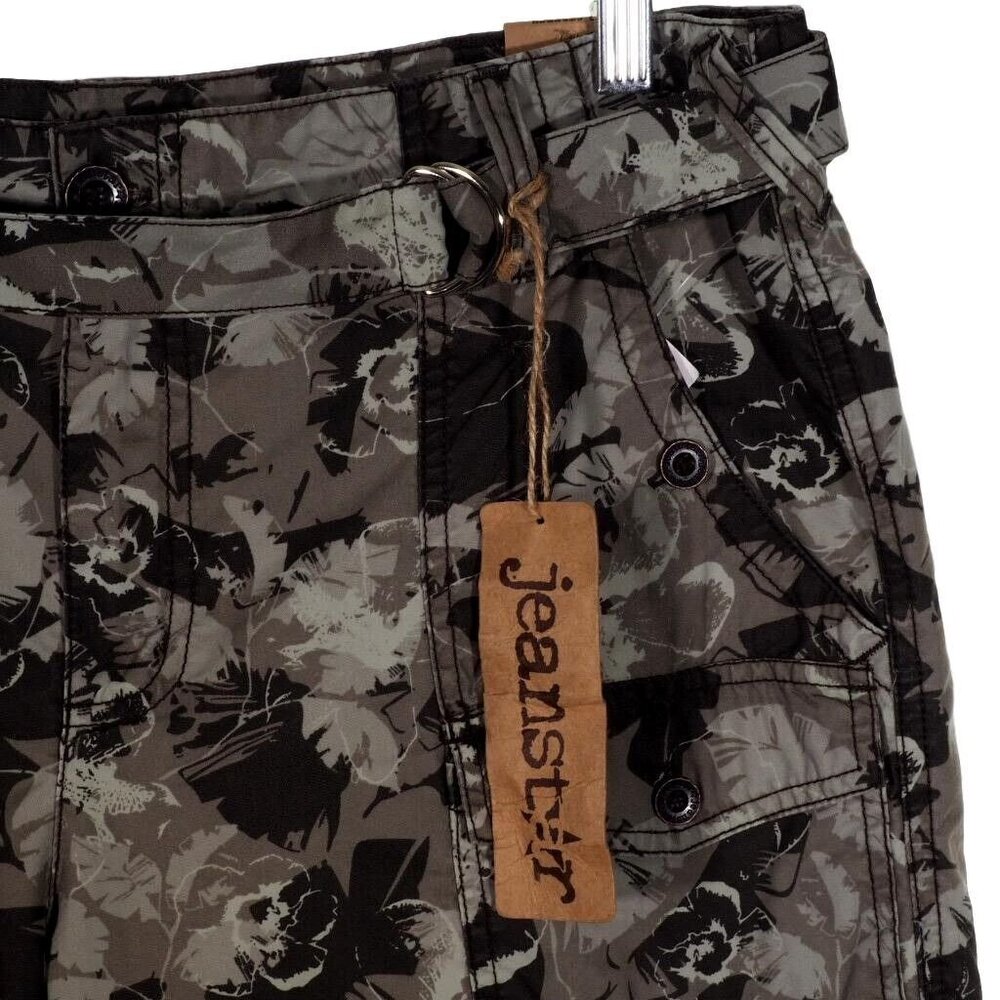 Jeanstar Womens Size 12 Camouflage Cargo Capris  Stretch - Picture 3 of 8